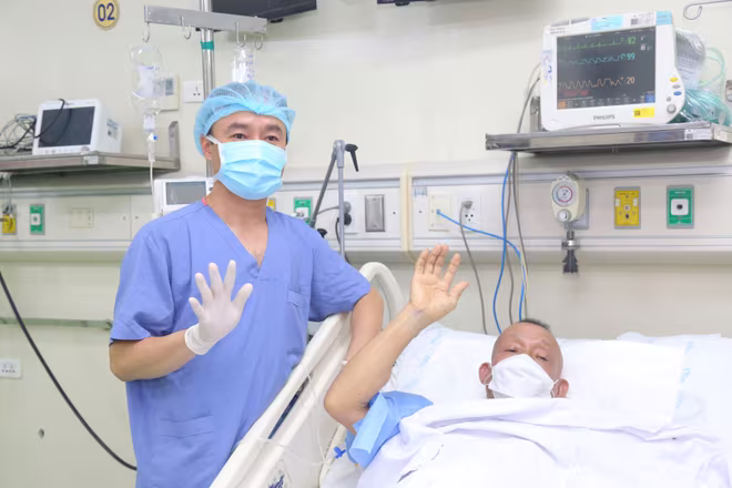 Ông Đ., 63 tuổi, quê Nam Định, là người được ghép đồng thời cả gan và thận Ông Đ., 63 tuổi, quê Nam Định, là người được ghép đồng thời cả gan và thận