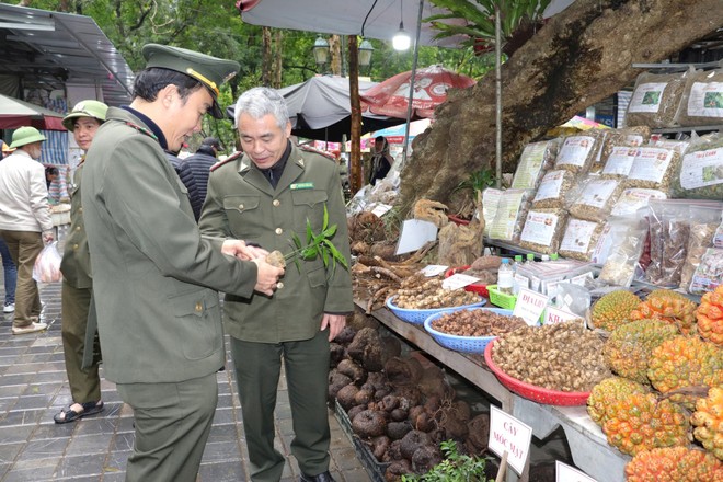 Kiểm tra an toàn thực phẩm tại khu lễ hội chùa Hương