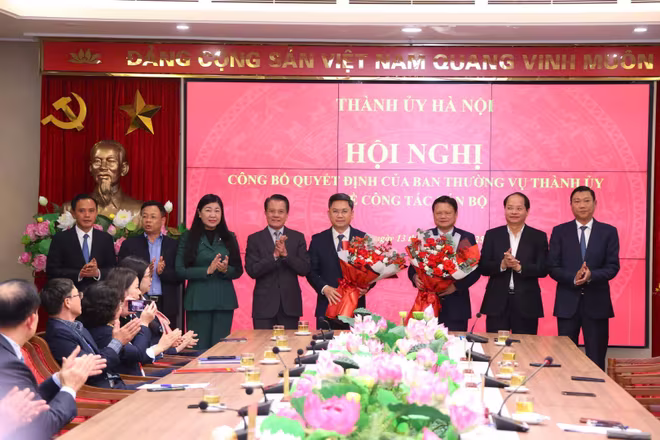 Lãnh đạo TP Hà Nội chúc mừng hai đồng chí Hà Minh Hải và Vũ Đức Bảo Lãnh đạo TP Hà Nội chúc mừng hai đồng chí Hà Minh Hải và Vũ Đức Bảo