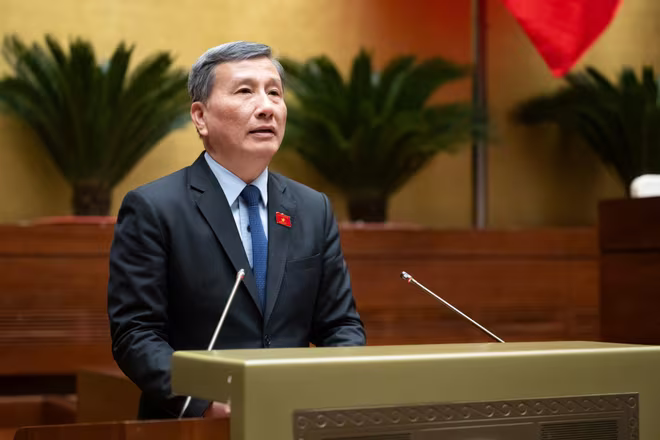 Chủ nhiệm Ủy ban Khoa học, Công nghệ và Môi trường của Quốc hội Lê Quang Huy trình bày báo cáo thẩm tra Chủ nhiệm Ủy ban Khoa học, Công nghệ và Môi trường của Quốc hội Lê Quang Huy trình bày báo cáo thẩm tra