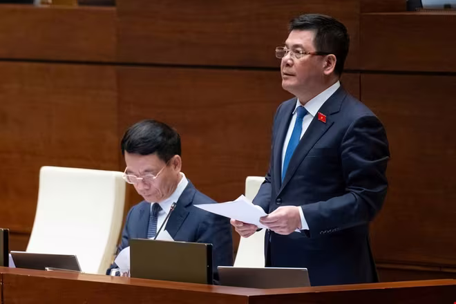 Bộ trưởng Bộ Công Thương Nguyễn Hồng Diên phát biểu tại Quốc hội Bộ trưởng Bộ Công Thương Nguyễn Hồng Diên phát biểu tại Quốc hội