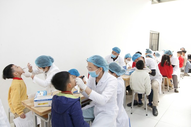 Khám răng miệng cho học sinh trường Tiểu học Quang Trung (Hoàn Kiếm, Hà Nội)