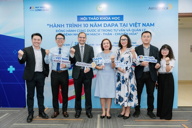 Đại diện nhà thuốc Long Châu và AstraZeneca Việt Nam tại hội thảo