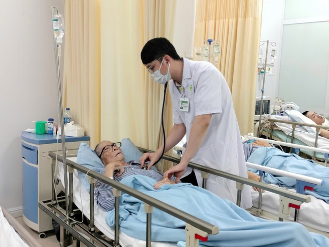 Khoa Cấp cứu Bệnh viện Hữu nghị Việt Nam - Cu Ba điều trị bệnh nhân trong dịp nghỉ lễ