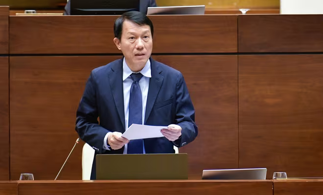 Bộ trưởng Bộ Công an Lương Tam Quang phát biểu tại một phiên họp Quốc hội Bộ trưởng Bộ Công an Lương Tam Quang phát biểu tại một phiên họp Quốc hội