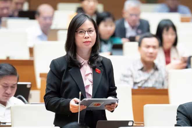 Đại biểu Chu Thị Hồng Thái (đoàn Lạng Sơn) phát biểu Đại biểu Chu Thị Hồng Thái (đoàn Lạng Sơn) phát biểu
