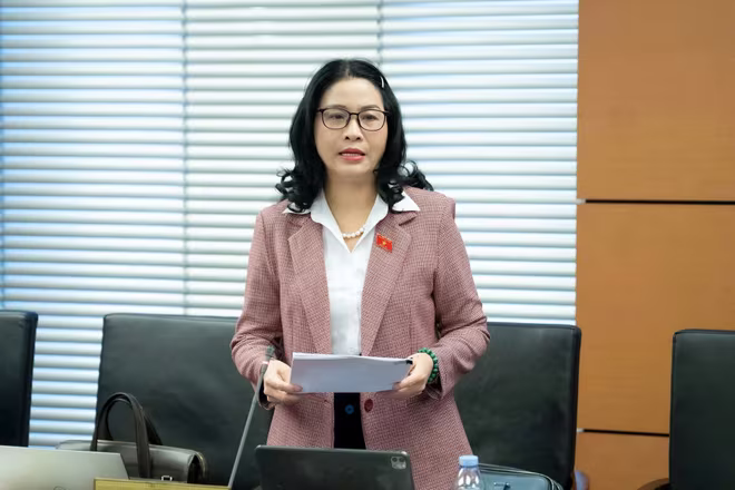 Đại biểu Nguyễn Thị Lan (đoàn Hà Nội) phát biểu thảo luận tổ Đại biểu Nguyễn Thị Lan (đoàn Hà Nội) phát biểu thảo luận tổ