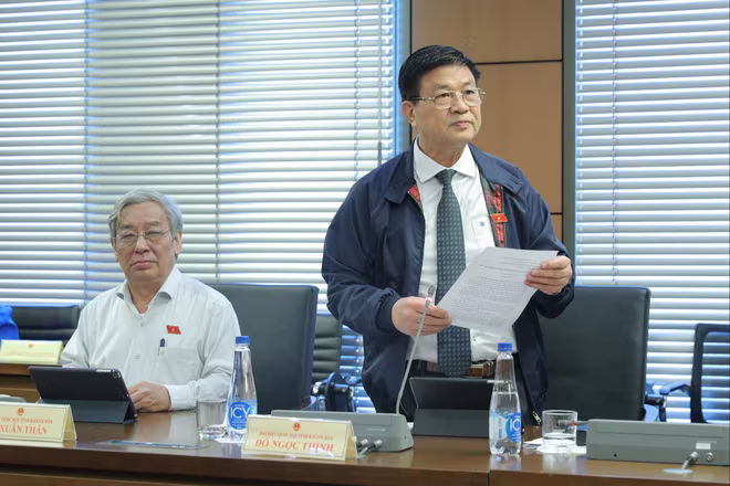 ĐBQH Đỗ Ngọc Thịnh phát biểu thảo luận tổ (Ảnh: Hồ Long)