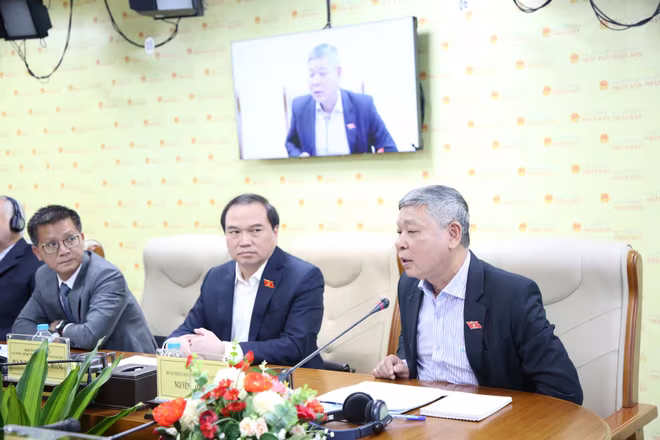 Ông Nguyễn Hoàng Mai, Phó Chủ nhiệm Ủy ban Văn hóa và Xã hội của Quốc hội phát biểu tại Tọa đàm Ông Nguyễn Hoàng Mai, Phó Chủ nhiệm Ủy ban Văn hóa và Xã hội của Quốc hội phát biểu tại Tọa đàm