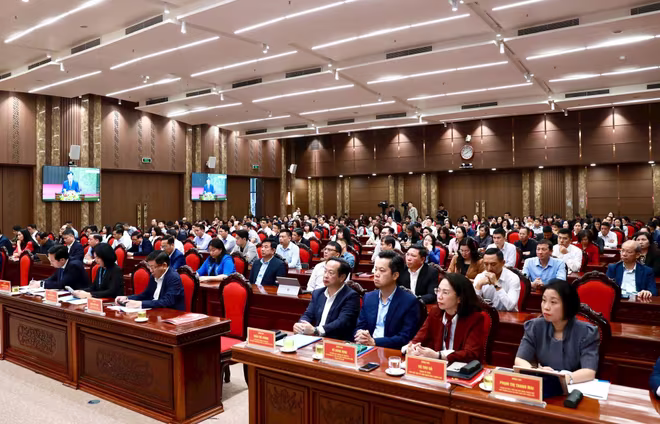 Các đại biểu dự hội nghị tại điểm cầu Thành ủy Hà Nội