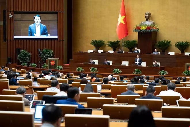 Quang cảnh phiên thảo luận chiều 17-11 Quang cảnh phiên thảo luận chiều 17-11