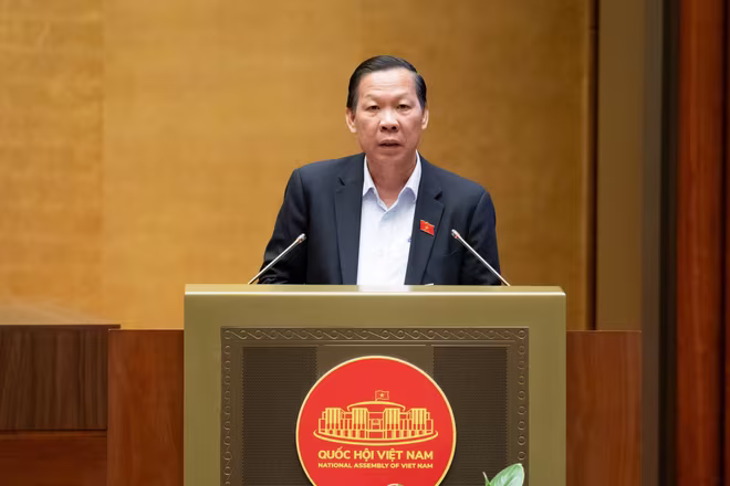 Chủ nhiệm Ủy ban Kinh tế và Tài chính của Quốc hội Phan Văn Mãi trình bày báo cáo thẩm tra