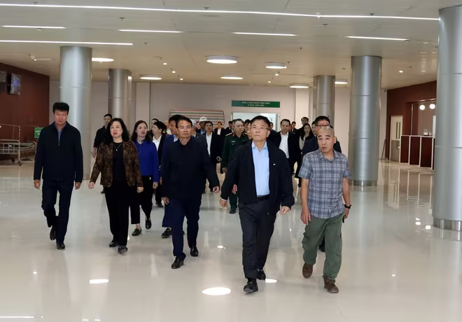 Phó Thủ tướng Lê Thành Long kiểm tra tại Cơ sở 2 Bệnh viện Việt Đức và Bệnh viện Bạch Mai