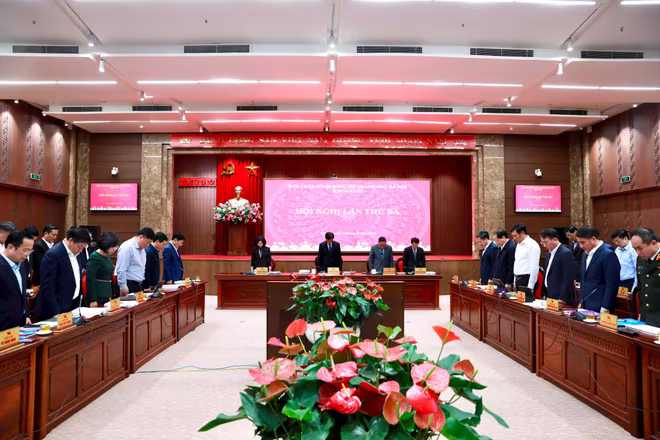 Các đại biểu tham dự hội nghị tưởng niệm đồng bào tử vong do thiên tai, bão lũ gây ra trên địa bàn các tỉnh miền Trung và Tây Nguyên