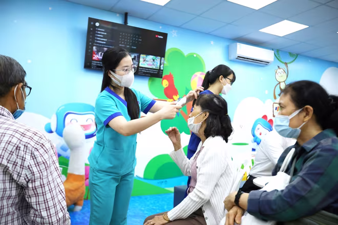 Người cao tuổi, người có bệnh lý nền, trẻ em… là các đối tượng dễ bị virus cúm A tấn công