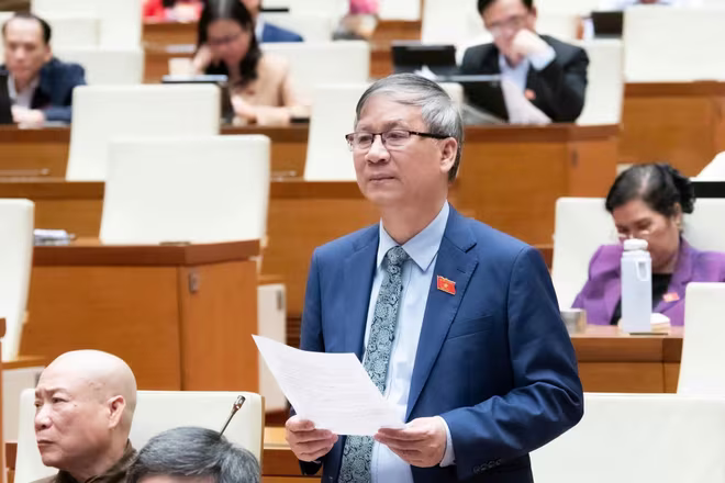 Đại biểu Nguyễn Anh Trí (đoàn Hà Nội) phát biểu