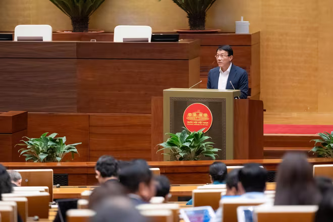 Đại tướng Lương Tam Quang báo cáo tại phiên họp