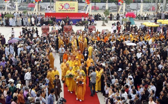 Nhân dịp Đại lễ 30 năm thành lập Giáo hội Phật giáo Việt Nam, Đức Pháp chủ đã gửi tới tăng ni, phật tử các cấp của giáo hội Phật giáo Việt Nam bản thông điệp đầy ý nghĩa. Nhân dịp Đại lễ 30 năm thành lập Giáo hội Phật giáo Việt Nam, Đức Pháp chủ đã gửi tới tăng ni, phật tử các cấp của giáo hội Phật giáo Việt Nam bản thông điệp đầy ý nghĩa.