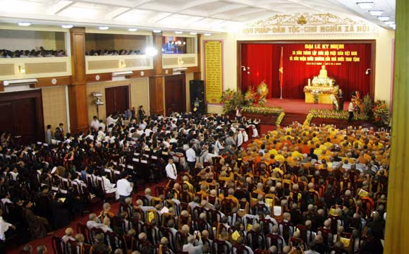 Phó Chủ tịch nước Nguyễn Thị Doan, trao Huân chương Hồ Chí Minh cho các vị chức sắc tôn giáo đại diện Giáo hội Phật giáo Việt Nam Phó Chủ tịch nước Nguyễn Thị Doan, trao Huân chương Hồ Chí Minh cho các vị chức sắc tôn giáo đại diện Giáo hội Phật giáo Việt Nam