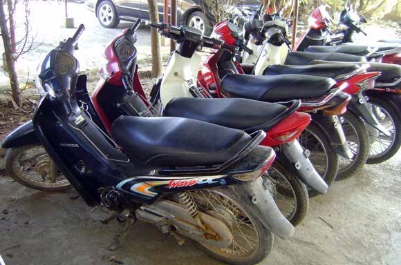 Tang vật vụ án và những chiếc xe máy được thu hồi Tang vật vụ án và những chiếc xe máy được thu hồi