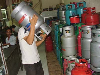 Gas tăng giá 13.000 đồng/bình 12kg ảnh 1 Gas tăng giá 13.000 đồng/bình 12kg ảnh 1
