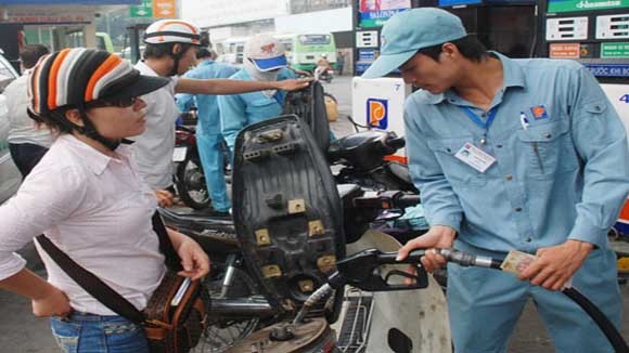 Xăng tăng giá gần 200 đồng/lít ảnh 1 Xăng tăng giá gần 200 đồng/lít ảnh 1