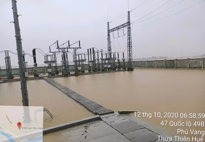 Mưa bãovẫn khiến nhiều nơi tại Thừa Thiên Huế và Quảng Trị chưa được cấp điện trở lại Mưa bãovẫn khiến nhiều nơi tại Thừa Thiên Huế và Quảng Trị chưa được cấp điện trở lại