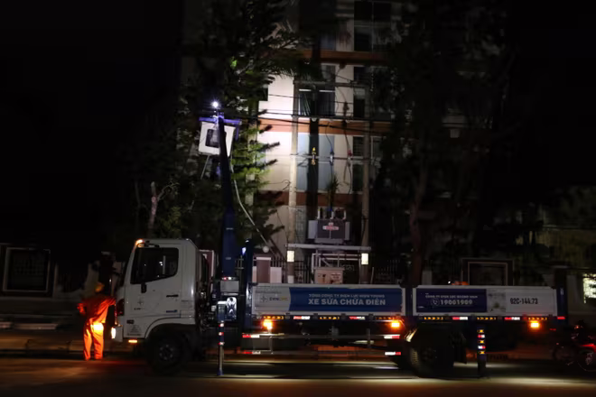 Ngành điện huy động lực lượng khắc phục sự cố Ngành điện huy động lực lượng khắc phục sự cố