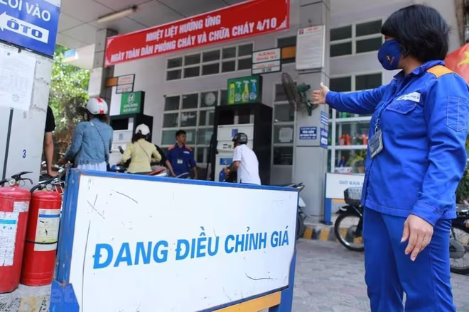 Giá xăng dầu liên tiếp tăng trong hơn 1 tháng qua Giá xăng dầu liên tiếp tăng trong hơn 1 tháng qua