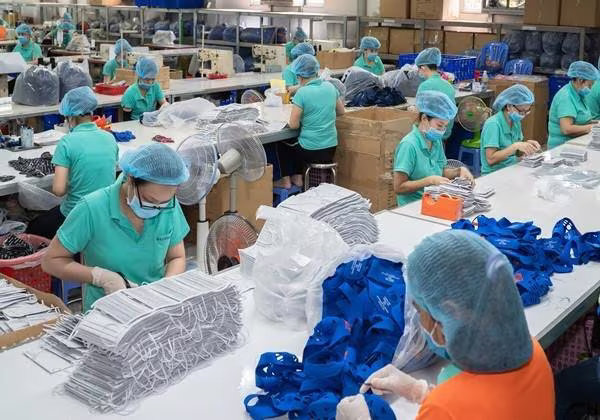 Khẩu trang, nước sát khuẩn còn rất nhiều, người dân không lo thiếu Khẩu trang, nước sát khuẩn còn rất nhiều, người dân không lo thiếu