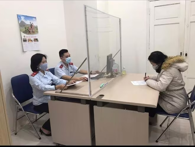 Thanh tra Sở TT-TT Hà Nội làm việc với các trường hợp đăng tải thông tin sai sự thật trên mạng xã hội Thanh tra Sở TT-TT Hà Nội làm việc với các trường hợp đăng tải thông tin sai sự thật trên mạng xã hội