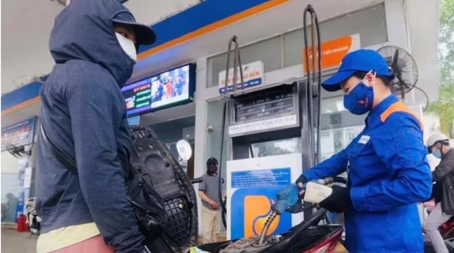 Giá xăng dầu liên tiếp tăng mạnh Giá xăng dầu liên tiếp tăng mạnh