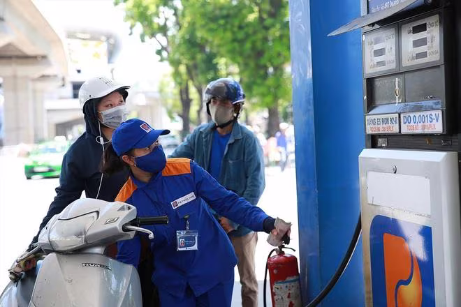 Giá xăng dầu tiếp tục tăng mạnh Giá xăng dầu tiếp tục tăng mạnh