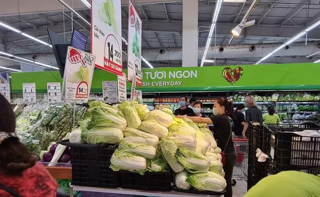 Thực phẩm, rau xanh phục vụ người dân khá phong phú Thực phẩm, rau xanh phục vụ người dân khá phong phú