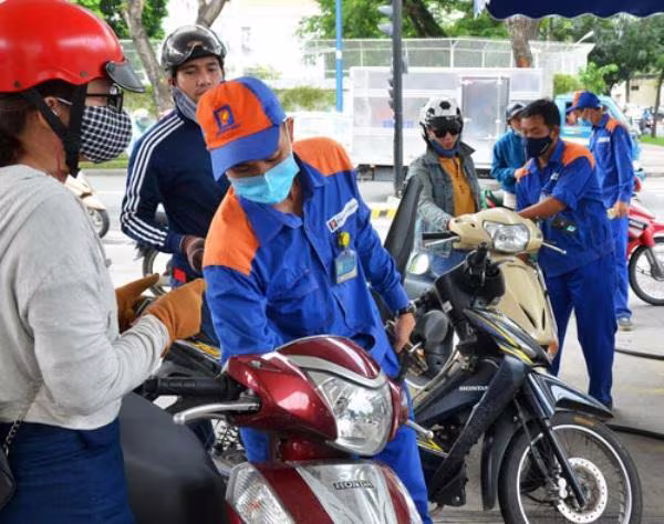 Giá xăng dầu tăng lần thứ hai liên tiếp Giá xăng dầu tăng lần thứ hai liên tiếp