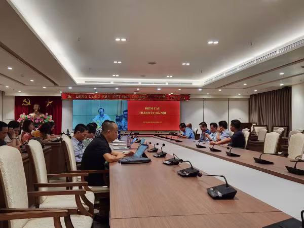 Các đại biểu tham dự hội nghị tại điểm cầu Thành ủy Hà Nội Các đại biểu tham dự hội nghị tại điểm cầu Thành ủy Hà Nội