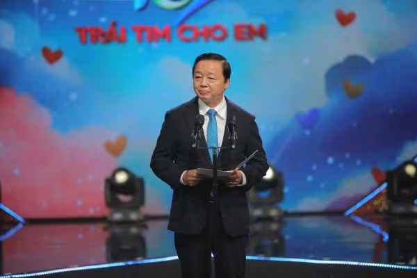 Phó Thủ tướng Trần Hồng Hà biểu dương những nỗ lực của các đơn vị thực hiện chương trình Trái tim cho em Phó Thủ tướng Trần Hồng Hà biểu dương những nỗ lực của các đơn vị thực hiện chương trình Trái tim cho em