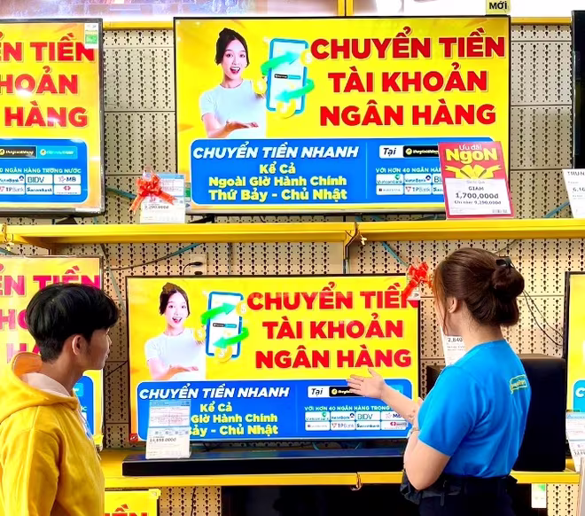 Khách hàng không phải xếp hàng để chuyển tiền vào ngân hàng qua dịch vụ của Thế Giới Di Động