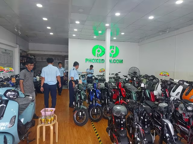 Lực lượng QLTT kiểm tra 1 địa điểm kinh doanh thuộc hệ thống phoxedien.com
