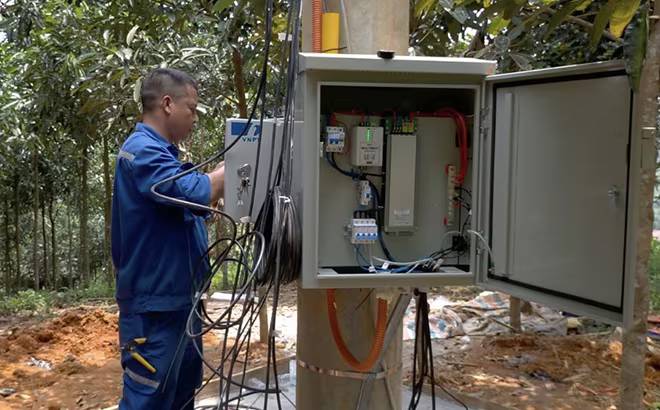 Các doanh nghiệp viễn thông tích cực phủ sóng viễn thông đến các thôn bản