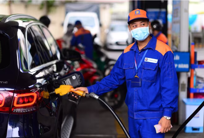 Giá xăng tăng nhẹ từ chiều nay Giá xăng tăng nhẹ từ chiều nay