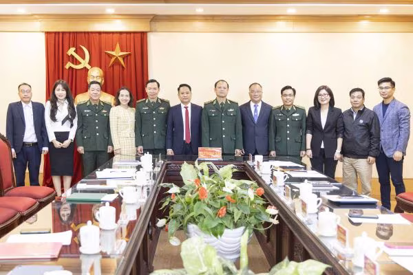 Các đại biểu chụp ảnh lưu niệm Các đại biểu chụp ảnh lưu niệm