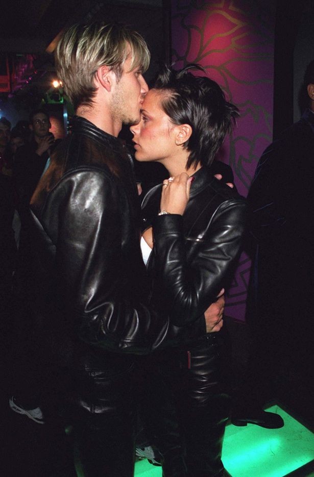 Tình yêu 15 năm của David và Victoria Beckham qua những nụ hôn ảnh 3 Tình yêu 15 năm của David và Victoria Beckham qua những nụ hôn ảnh 3