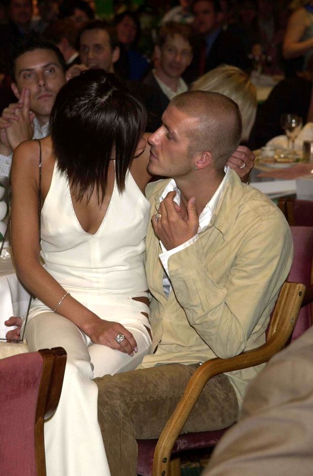 Tình yêu 15 năm của David và Victoria Beckham qua những nụ hôn ảnh 7 Tình yêu 15 năm của David và Victoria Beckham qua những nụ hôn ảnh 7