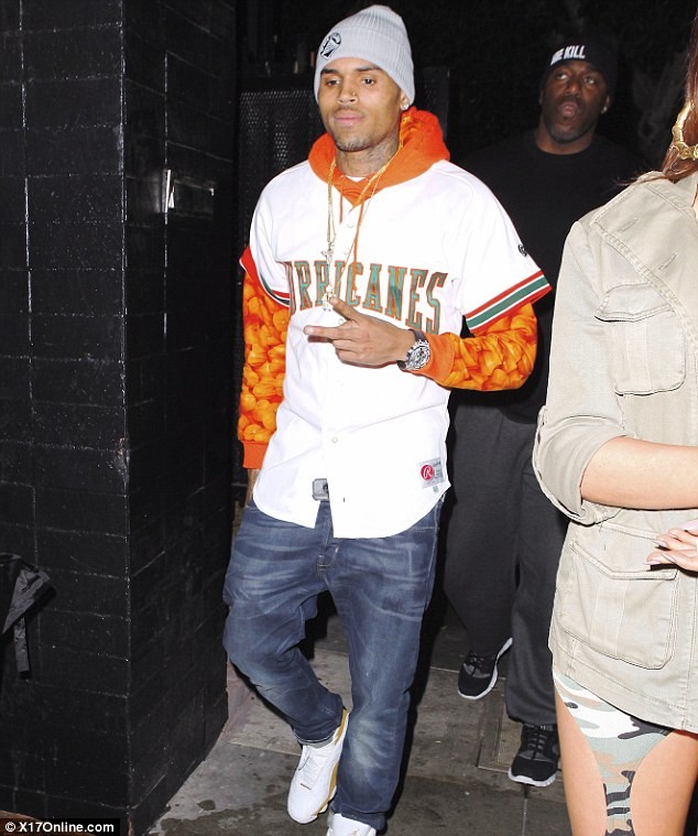 Nam ca sĩ Chris Brown xử tệ với vệ sĩ ảnh 2 Nam ca sĩ Chris Brown xử tệ với vệ sĩ ảnh 2