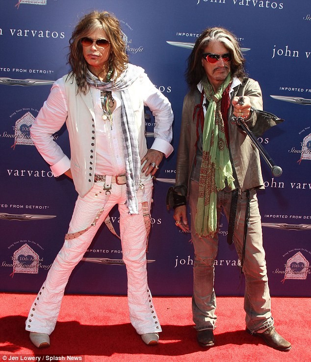 Nam ca sĩ Steven Tyler đi từ thiện bằng siêu xe triệu đô ảnh 4 Nam ca sĩ Steven Tyler đi từ thiện bằng siêu xe triệu đô ảnh 4