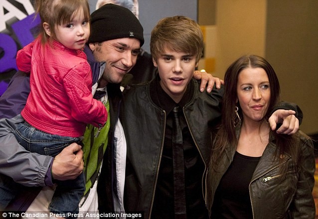 Mẹ Justin Bieber muốn chấm dứt cuộc sống độc thân ảnh 2 Mẹ Justin Bieber muốn chấm dứt cuộc sống độc thân ảnh 2