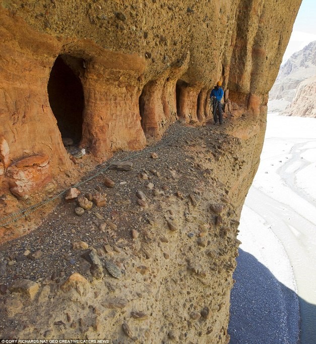 Phát hiện hàng ngàn hang động nhân tạo trong dãy Himalaya ảnh 3 Phát hiện hàng ngàn hang động nhân tạo trong dãy Himalaya ảnh 3