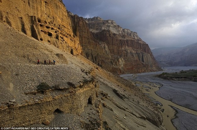 Phát hiện hàng ngàn hang động nhân tạo trong dãy Himalaya ảnh 5 Phát hiện hàng ngàn hang động nhân tạo trong dãy Himalaya ảnh 5