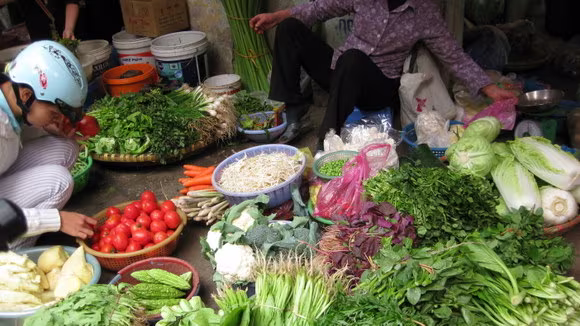 Nắng nóng làm nguồn cung rau khan hiếm Nắng nóng làm nguồn cung rau khan hiếm